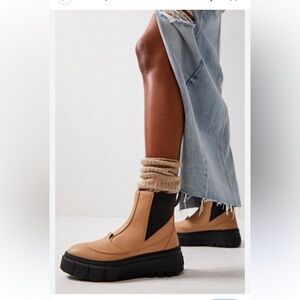 Caribou X Chelsea Sorel | Free people waterproof boots tan leather ankle size 8